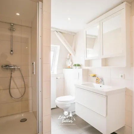 Lejlighed Bi Fries To Hus, Luette Stuv *