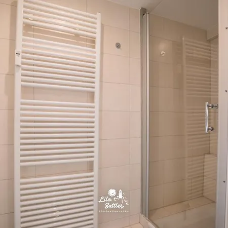 Bi Fries To Hus, Luette Stuv